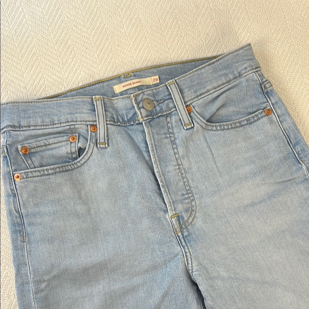 Levi’s Wedgie Skinny size 28 Light Blue Denim Jeans